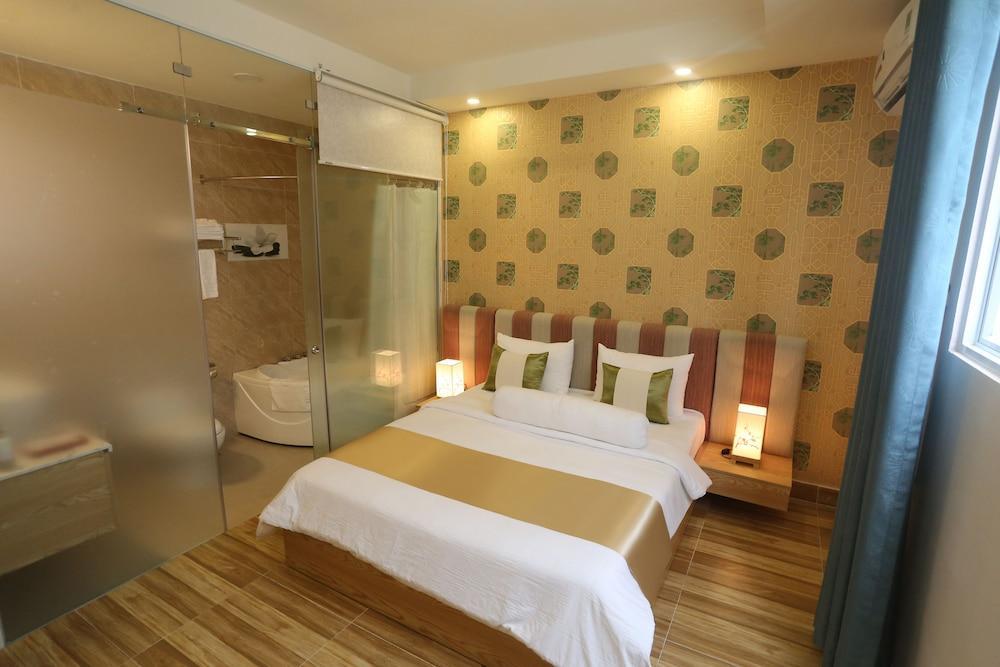 Thuy Sakura & Serviced Ho Chi Minh City